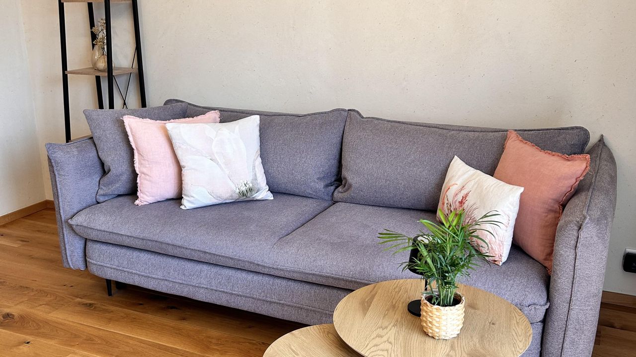 Schlafcouch in der Wohnküche Schlafcouch in der Wohnküche